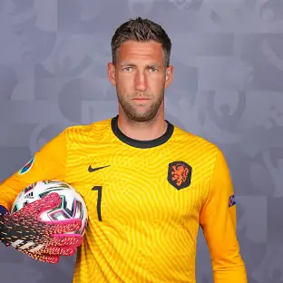 Maarten Stekelenburg: Kiper Jangkung Belanda yang Kariernya Kayak Roller Coaster, Tapi Tetap Nancep di Ingatan