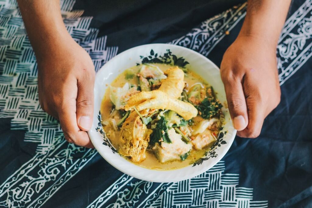 Kuliner Khas Banyuwangi di Pasar Blambangan: Rujak Soto dan Pecel Rawon